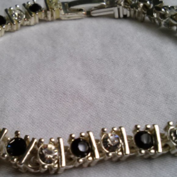 Jewelry Set: 10 Bangles, Tennis Bracelet Wht & Blk Faux Gemstones, Gld/Brs Chain - Picture 6 of 13